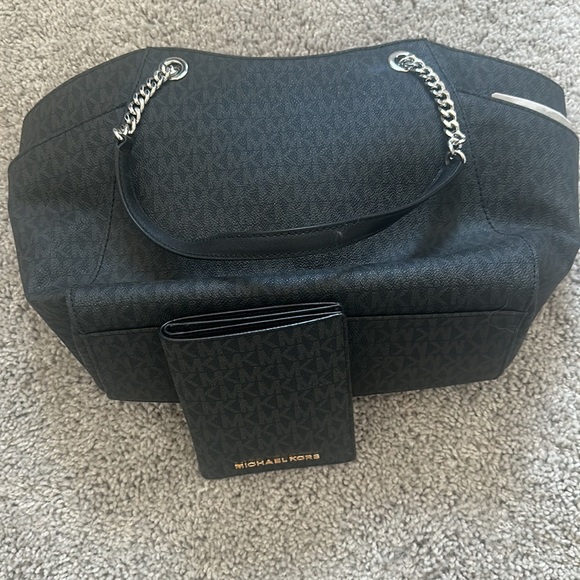 Michael Kors purse - Picture 2 of 6